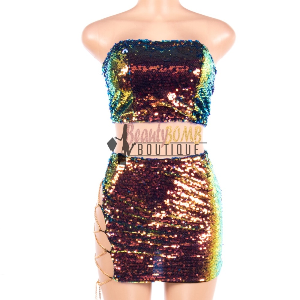 Sequin two piece w/ gold chain on side